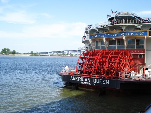 American-Queen-Steamboat-in-New-Orleans