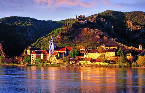 AT - LOWER AUSTRIA: Duernstein and River Danube